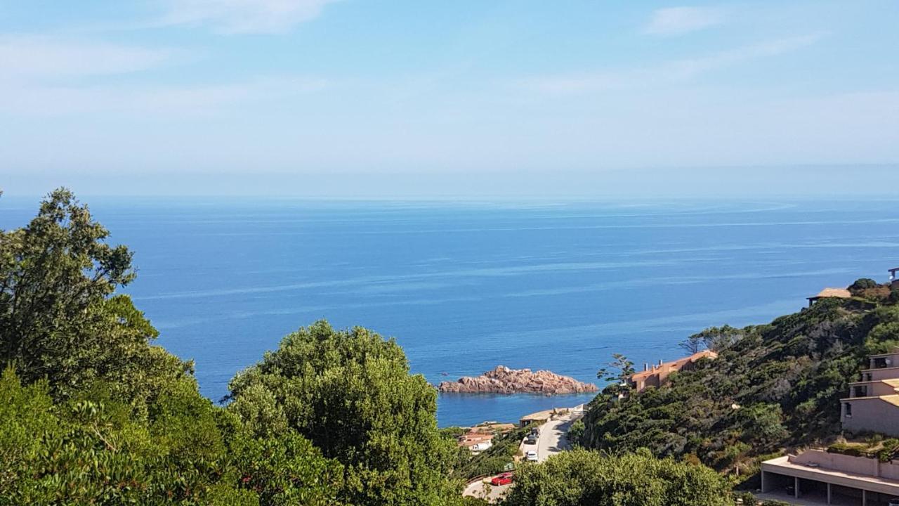 Sardinia Sea Vacation Villa คอสตาพาราดีโซ ภายนอก รูปภาพ